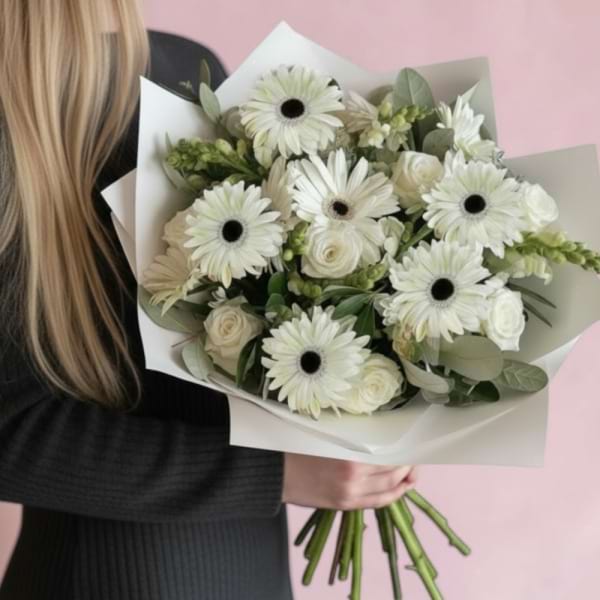 Whiter Shade of Pale | Bouquet of White Flowers | Preserved Fleurs