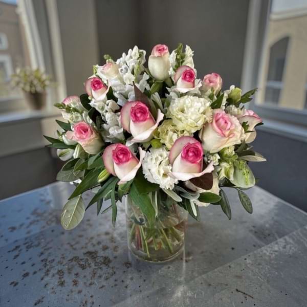 White Goodness in a Vase | Fresh Flowers in a Glass Vase | Preserved Fleurs