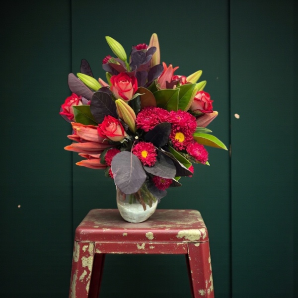 The Gun That Smokes | Fresh Red and Pink Flowers in a Vase | Preserved Fleurs Mornington