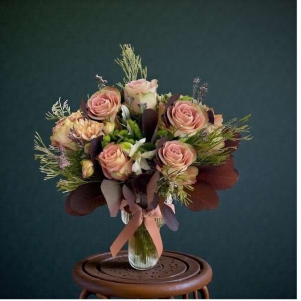 Miss Lilac | Vase of Fresh Roses | Preserved Fleurs 